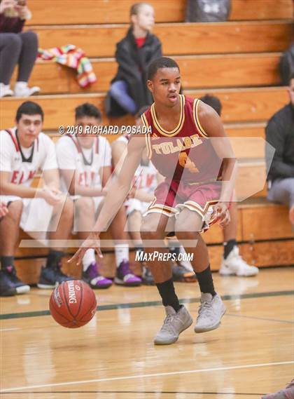 Thumbnail 1 in Selma vs. Tulare Union (Andrew Bedoya Holiday Classic) photogallery.