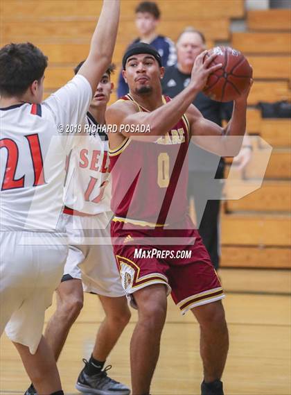 Thumbnail 2 in Selma vs. Tulare Union (Andrew Bedoya Holiday Classic) photogallery.