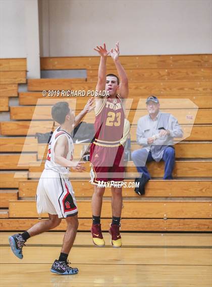Thumbnail 1 in Selma vs. Tulare Union (Andrew Bedoya Holiday Classic) photogallery.