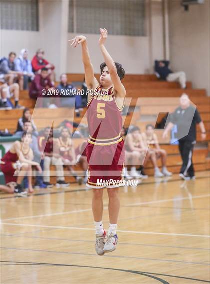 Thumbnail 2 in Selma vs. Tulare Union (Andrew Bedoya Holiday Classic) photogallery.