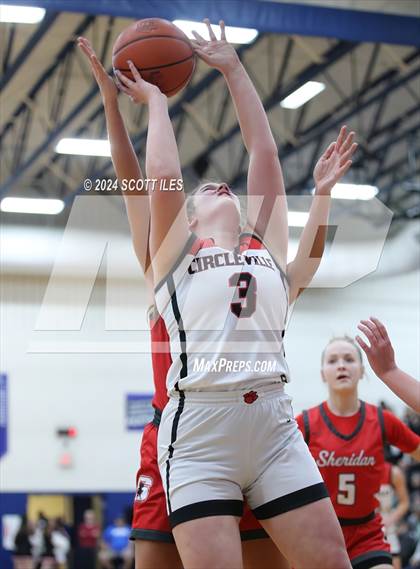 Thumbnail 1 in Sheridan vs Circleville (OHSAA D2 District Final) photogallery.