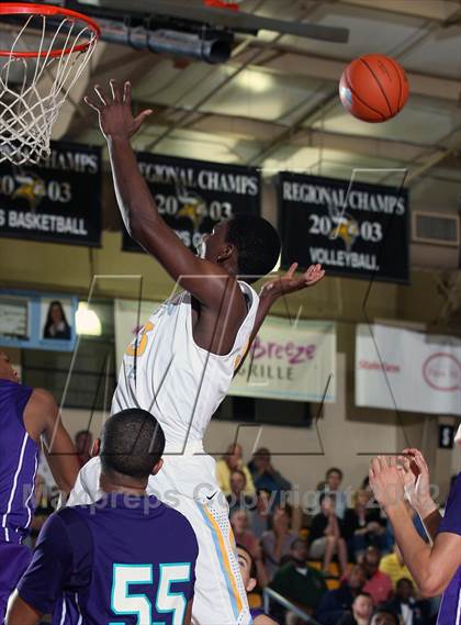 Thumbnail 3 in Huntington Prep vs. HCYA North (City of Palms Classic) photogallery.