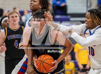 Thumbnail 3 in Orem vs. Duncanville (Holiday Hoopfest) photogallery.