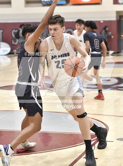 Thumbnail 1 in La Quinta vs. Dana Hills (Rancho Mirage Holiday Invitational) photogallery.