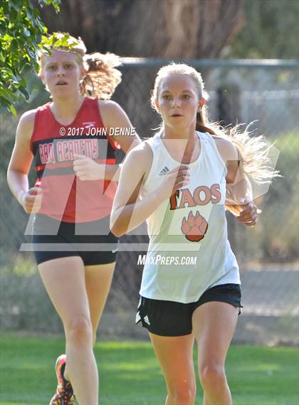 Thumbnail 2 in UNM Invitational photogallery.