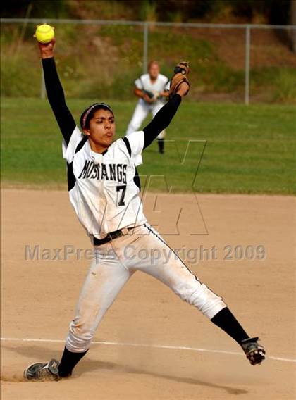 Thumbnail 1 in Royal vs. Stockdale photogallery.