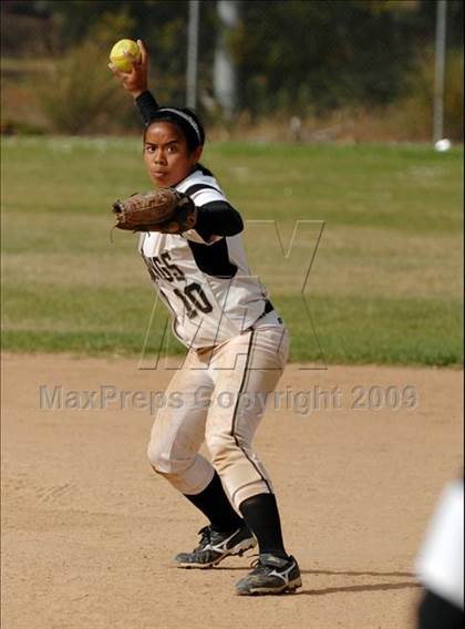 Thumbnail 3 in Royal vs. Stockdale photogallery.