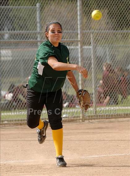 Thumbnail 1 in Royal vs. Stockdale photogallery.