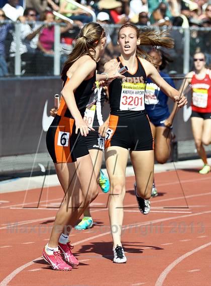 Thumbnail 3 in Arcadia Invitational (4x400 Relay) photogallery.