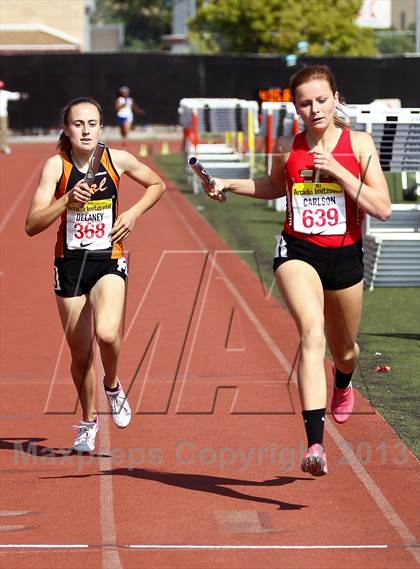 Thumbnail 2 in Arcadia Invitational (4x400 Relay) photogallery.