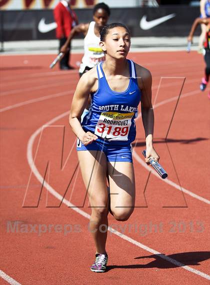 Thumbnail 2 in Arcadia Invitational (4x400 Relay) photogallery.