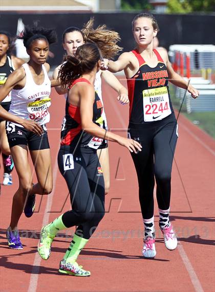 Thumbnail 2 in Arcadia Invitational (4x400 Relay) photogallery.