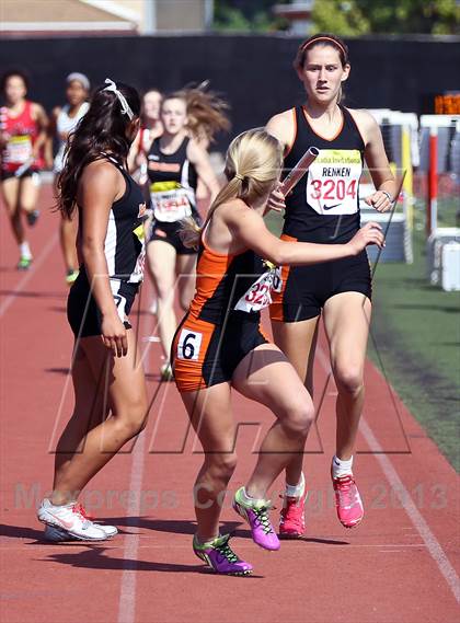 Thumbnail 3 in Arcadia Invitational (4x400 Relay) photogallery.