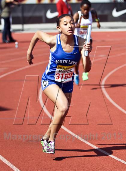 Thumbnail 3 in Arcadia Invitational (4x400 Relay) photogallery.