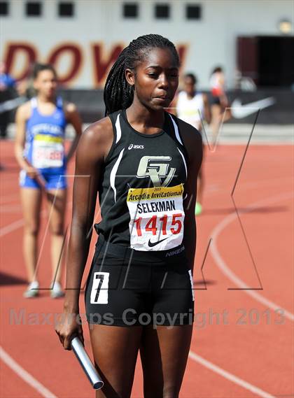 Thumbnail 2 in Arcadia Invitational (4x400 Relay) photogallery.