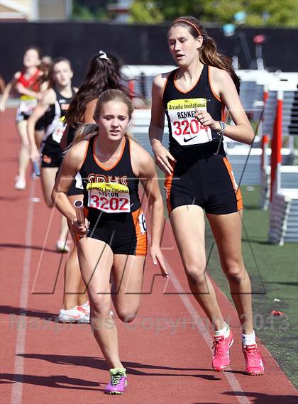 Thumbnail 2 in Arcadia Invitational (4x400 Relay) photogallery.