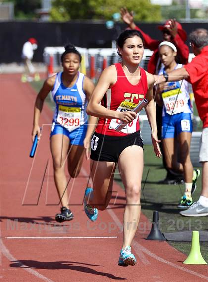 Thumbnail 2 in Arcadia Invitational (4x400 Relay) photogallery.
