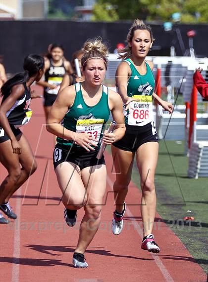 Thumbnail 2 in Arcadia Invitational (4x400 Relay) photogallery.