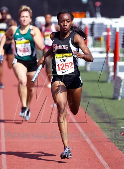 Thumbnail 2 in Arcadia Invitational (4x400 Relay) photogallery.