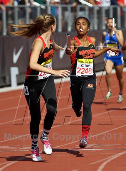 Thumbnail 2 in Arcadia Invitational (4x400 Relay) photogallery.