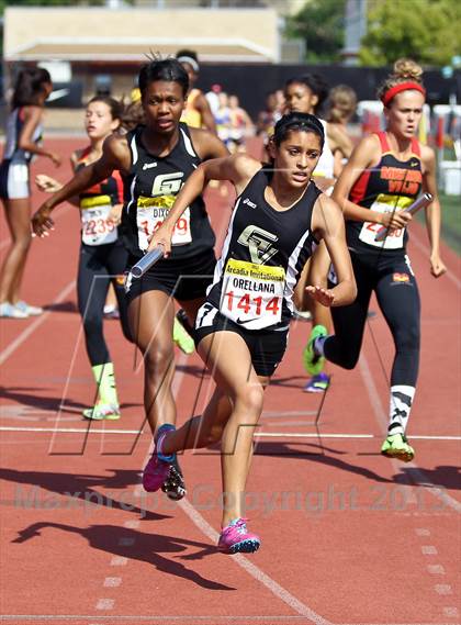 Thumbnail 2 in Arcadia Invitational (4x400 Relay) photogallery.