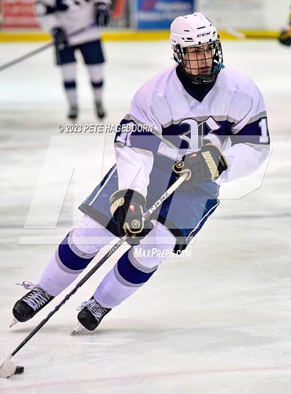 Thumbnail 3 in Randolph vs. Morris Knolls photogallery.