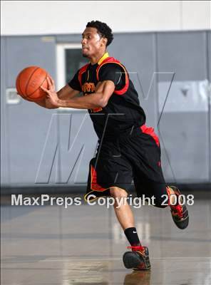 Thumbnail 2 in Manual Arts vs. Fairfax (Lynwood Christmas Tournament) photogallery.