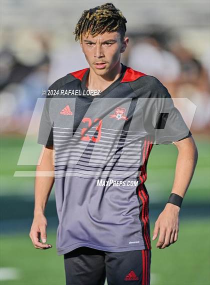 Thumbnail 2 in Goose Creek Memorial vs. University (UIL Soccer 5A Region 3 Regional Semifinal) photogallery.