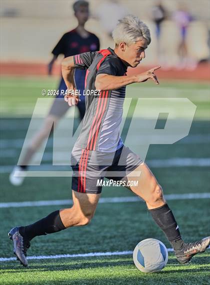 Thumbnail 2 in Goose Creek Memorial vs. University (UIL Soccer 5A Region 3 Regional Semifinal) photogallery.