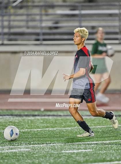 Thumbnail 3 in Goose Creek Memorial vs. University (UIL Soccer 5A Region 3 Regional Semifinal) photogallery.
