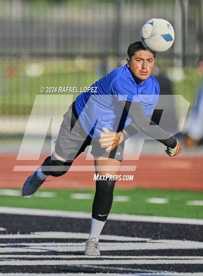 Thumbnail 1 in Goose Creek Memorial vs. University (UIL Soccer 5A Region 3 Regional Semifinal) photogallery.