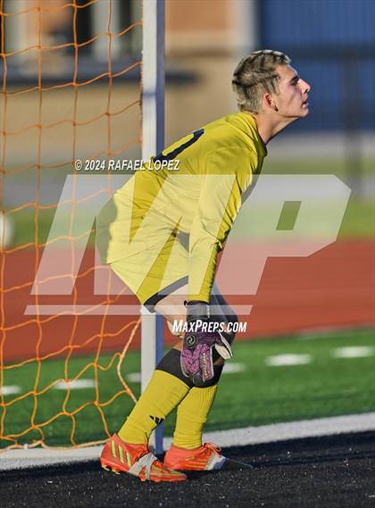 Thumbnail 2 in Goose Creek Memorial vs. University (UIL Soccer 5A Region 3 Regional Semifinal) photogallery.