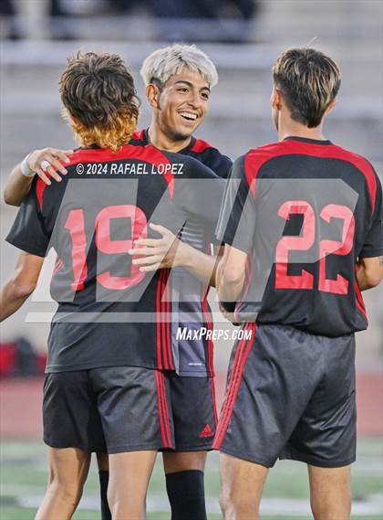 Thumbnail 2 in Goose Creek Memorial vs. University (UIL Soccer 5A Region 3 Regional Semifinal) photogallery.