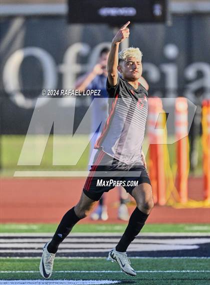 Thumbnail 1 in Goose Creek Memorial vs. University (UIL Soccer 5A Region 3 Regional Semifinal) photogallery.