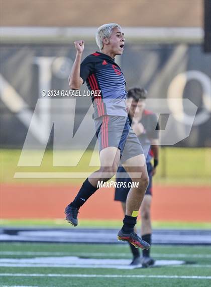 Thumbnail 2 in Goose Creek Memorial vs. University (UIL Soccer 5A Region 3 Regional Semifinal) photogallery.