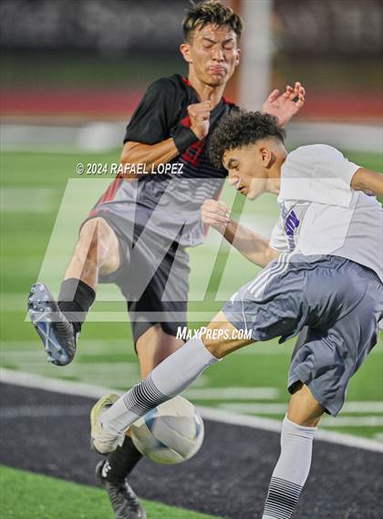 Thumbnail 2 in Goose Creek Memorial vs. University (UIL Soccer 5A Region 3 Regional Semifinal) photogallery.
