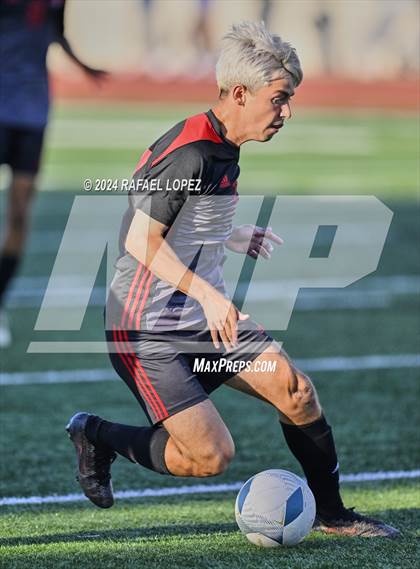 Thumbnail 3 in Goose Creek Memorial vs. University (UIL Soccer 5A Region 3 Regional Semifinal) photogallery.