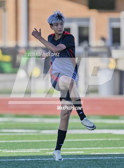 Thumbnail 3 in Goose Creek Memorial vs. University (UIL Soccer 5A Region 3 Regional Semifinal) photogallery.
