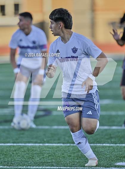 Thumbnail 2 in Goose Creek Memorial vs. University (UIL Soccer 5A Region 3 Regional Semifinal) photogallery.
