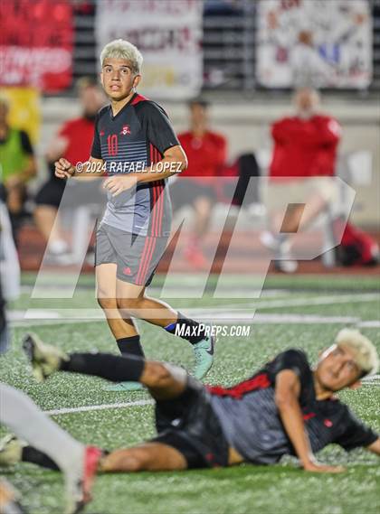 Thumbnail 2 in Goose Creek Memorial vs. University (UIL Soccer 5A Region 3 Regional Semifinal) photogallery.