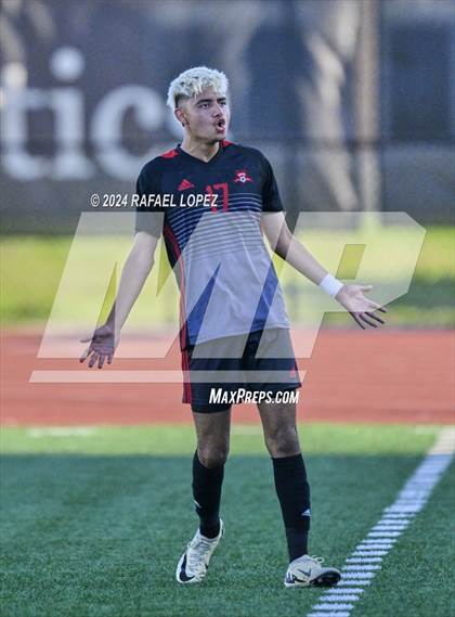 Thumbnail 3 in Goose Creek Memorial vs. University (UIL Soccer 5A Region 3 Regional Semifinal) photogallery.