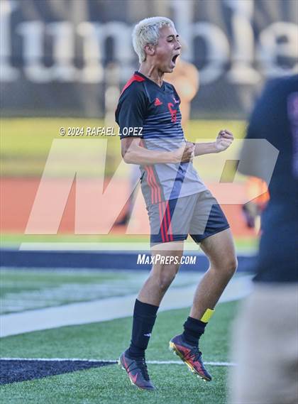 Thumbnail 2 in Goose Creek Memorial vs. University (UIL Soccer 5A Region 3 Regional Semifinal) photogallery.