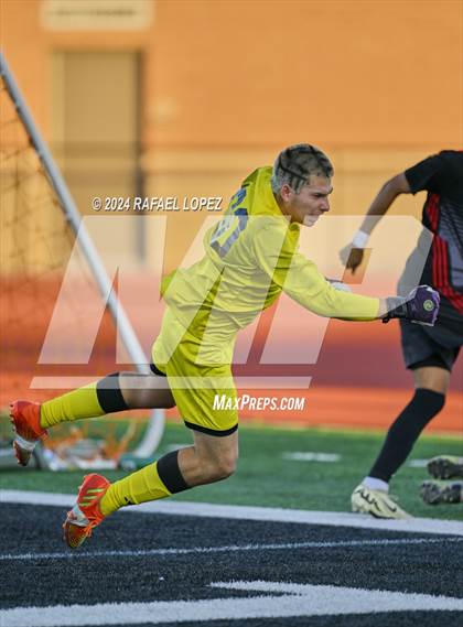Thumbnail 3 in Goose Creek Memorial vs. University (UIL Soccer 5A Region 3 Regional Semifinal) photogallery.