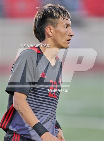 Thumbnail 2 in Goose Creek Memorial vs. University (UIL Soccer 5A Region 3 Regional Semifinal) photogallery.