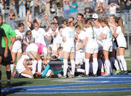 Thumbnail 1 in Farmington vs. Lone Peak (UHSAA 6A Semifinal) photogallery.