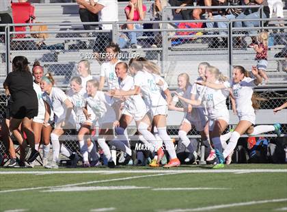 Thumbnail 2 in Farmington vs. Lone Peak (UHSAA 6A Semifinal) photogallery.