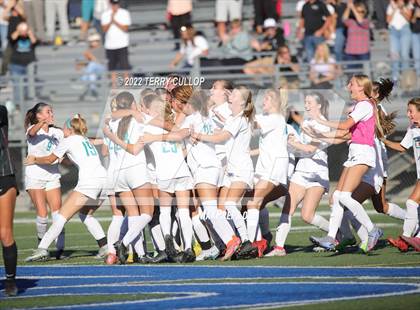 Thumbnail 2 in Farmington vs. Lone Peak (UHSAA 6A Semifinal) photogallery.