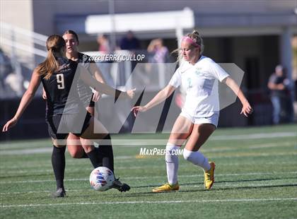 Thumbnail 3 in Farmington vs. Lone Peak (UHSAA 6A Semifinal) photogallery.