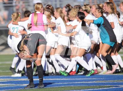 Thumbnail 3 in Farmington vs. Lone Peak (UHSAA 6A Semifinal) photogallery.