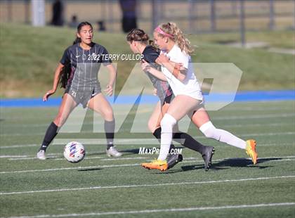 Thumbnail 2 in Farmington vs. Lone Peak (UHSAA 6A Semifinal) photogallery.
